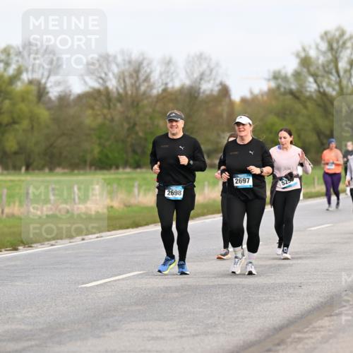 12.04.2026 - 45. Internationalen Wilhelmsburger Insellauf Dr. Thomas Lammeyer http://msf.ph/oto/9436979 12.04.2026 09:29:16 Laufen 2697, 2698, 525, 4374 meine-sportfotos.de