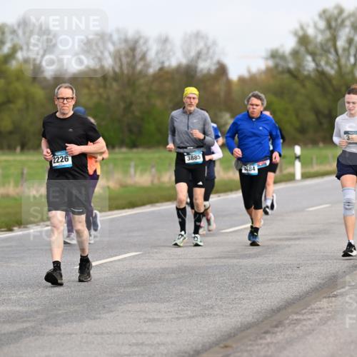 12.04.2026 - 45. Internationalen Wilhelmsburger Insellauf Dr. Thomas Lammeyer http://msf.ph/oto/9437051 12.04.2026 09:29:30 Laufen 2559, 2226, 3885, 84, 3080 meine-sportfotos.de