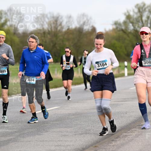 12.04.2026 - 45. Internationalen Wilhelmsburger Insellauf Dr. Thomas Lammeyer http://msf.ph/oto/9437072 12.04.2026 09:29:33 Laufen 2566, 3885, 3884, 50, 3104, 3080 meine-sportfotos.de
