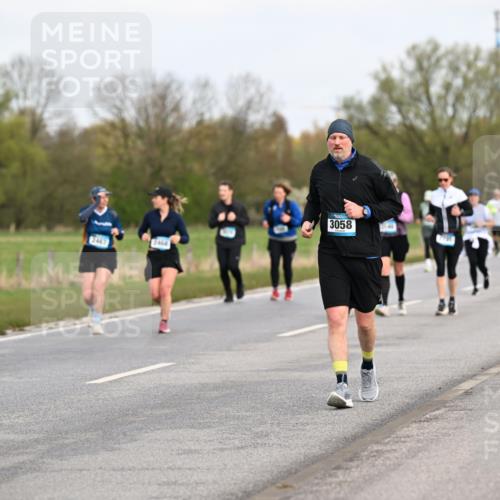 12.04.2026 - 45. Internationalen Wilhelmsburger Insellauf Dr. Thomas Lammeyer http://msf.ph/oto/9437212 12.04.2026 09:29:59 Laufen 3474, 3467, 3058 meine-sportfotos.de