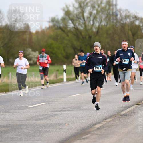 12.04.2026 - 45. Internationalen Wilhelmsburger Insellauf Dr. Thomas Lammeyer http://msf.ph/oto/9437301 12.04.2026 09:30:18 Laufen 2, 3718, 5432 meine-sportfotos.de