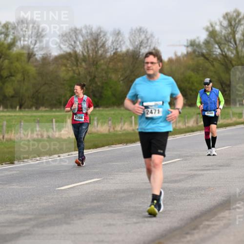 12.04.2026 - 45. Internationalen Wilhelmsburger Insellauf Dr. Thomas Lammeyer http://msf.ph/oto/9437413 12.04.2026 09:30:40 Laufen 2471, 2040, 2388 meine-sportfotos.de