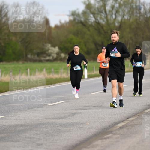 12.04.2026 - 45. Internationalen Wilhelmsburger Insellauf Dr. Thomas Lammeyer http://msf.ph/oto/9437658 12.04.2026 09:32:03 Laufen 3253, 2872, 265, 3371 meine-sportfotos.de