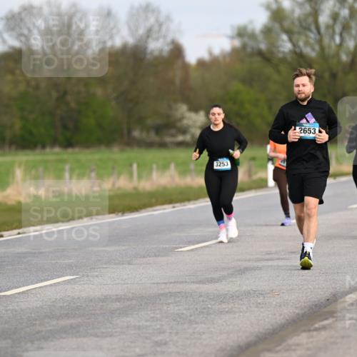 12.04.2026 - 45. Internationalen Wilhelmsburger Insellauf Dr. Thomas Lammeyer http://msf.ph/oto/9437667 12.04.2026 09:32:04 Laufen 3253, 2653, 3371 meine-sportfotos.de