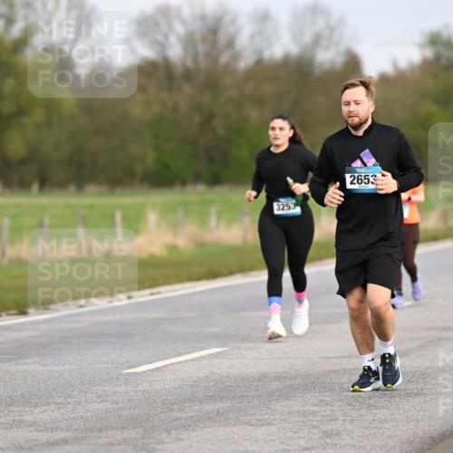12.04.2026 - 45. Internationalen Wilhelmsburger Insellauf Dr. Thomas Lammeyer http://msf.ph/oto/9437687 12.04.2026 09:32:07 Laufen 3253, 2653, 3371 meine-sportfotos.de