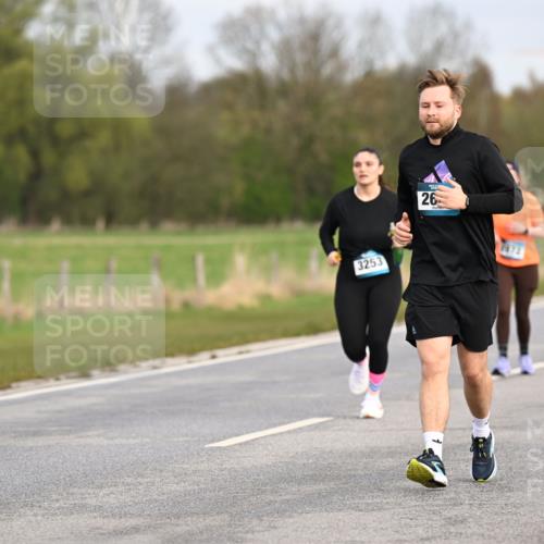 12.04.2026 - 45. Internationalen Wilhelmsburger Insellauf Dr. Thomas Lammeyer http://msf.ph/oto/9437691 12.04.2026 09:32:07 Laufen 3253, 26, 3371, 7672 meine-sportfotos.de