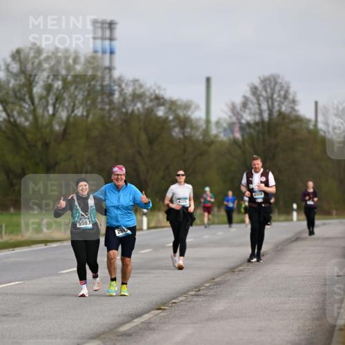 12.04.2026 - 45. Internationalen Wilhelmsburger Insellauf Dr. Thomas Lammeyer http://msf.ph/oto/9437777 12.04.2026 09:33:25 Laufen 5593, 2693, 4509, 4508 meine-sportfotos.de