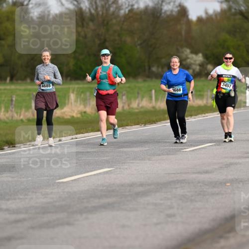 12.04.2026 - 45. Internationalen Wilhelmsburger Insellauf Dr. Thomas Lammeyer http://msf.ph/oto/9437881 12.04.2026 09:34:08 Laufen 4685, 1688, 3457, 2904 meine-sportfotos.de