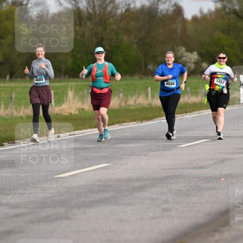 12.04.2026 - 45. Internationalen Wilhelmsburger Insellauf Dr. Thomas Lammeyer http://msf.ph/oto/9437882 12.04.2026 09:34:08 Laufen 4685, 4688, 3457, 2904 meine-sportfotos.de