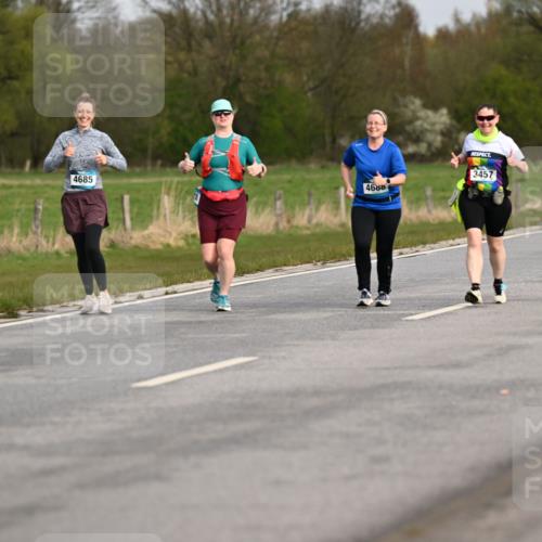 12.04.2026 - 45. Internationalen Wilhelmsburger Insellauf Dr. Thomas Lammeyer http://msf.ph/oto/9437884 12.04.2026 09:34:09 Laufen 4685, 4688, 3457, 2904 meine-sportfotos.de