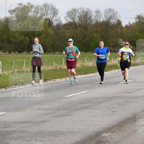 12.04.2026 - 45. Internationalen Wilhelmsburger Insellauf Dr. Thomas Lammeyer http://msf.ph/oto/9437891 12.04.2026 09:34:10 Laufen 4685, 4688, 3457, 2904 meine-sportfotos.de