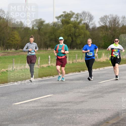12.04.2026 - 45. Internationalen Wilhelmsburger Insellauf Dr. Thomas Lammeyer http://msf.ph/oto/9437914 12.04.2026 09:34:13 Laufen 4685, 4688, 3457, 2904 meine-sportfotos.de