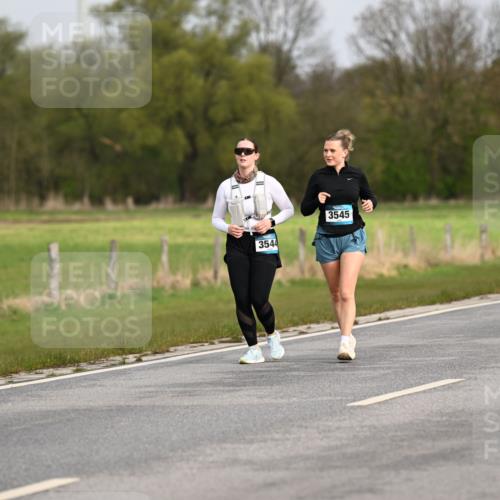12.04.2026 - 45. Internationalen Wilhelmsburger Insellauf Dr. Thomas Lammeyer http://msf.ph/oto/9437927 12.04.2026 09:35:21 Laufen 3544, 3545 meine-sportfotos.de