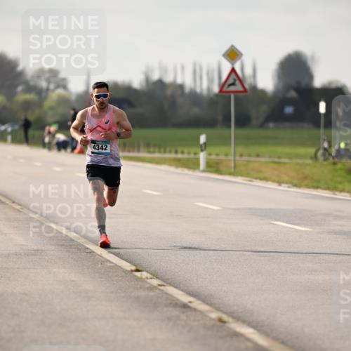 12.04.2026 - 45. Internationalen Wilhelmsburger Insellauf Dr. Thomas Lammeyer http://msf.ph/oto/9438090 12.04.2026 09:46:54 Laufen 4342 meine-sportfotos.de