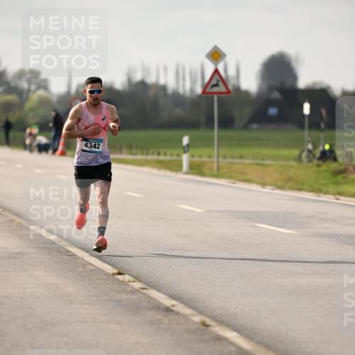 12.04.2026 - 45. Internationalen Wilhelmsburger Insellauf Dr. Thomas Lammeyer http://msf.ph/oto/9438092 12.04.2026 09:46:54 Laufen 4342 meine-sportfotos.de