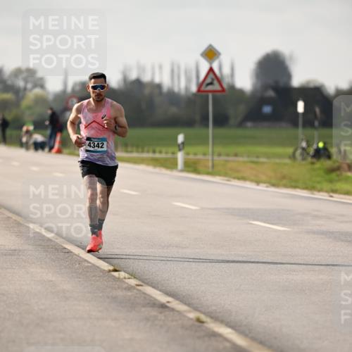 12.04.2026 - 45. Internationalen Wilhelmsburger Insellauf Dr. Thomas Lammeyer http://msf.ph/oto/9438094 12.04.2026 09:46:54 Laufen 4342 meine-sportfotos.de
