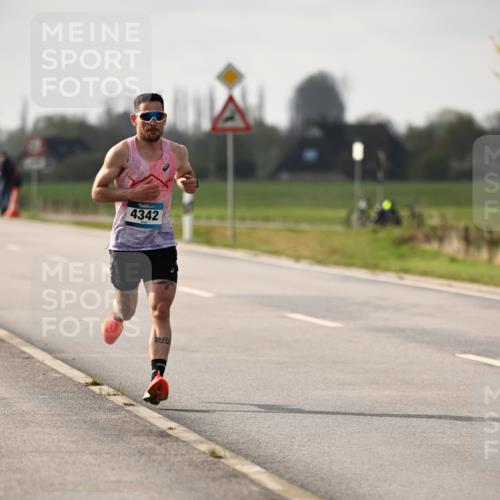 12.04.2026 - 45. Internationalen Wilhelmsburger Insellauf Dr. Thomas Lammeyer http://msf.ph/oto/9438102 12.04.2026 09:46:55 Laufen 4342, 27, 11 meine-sportfotos.de