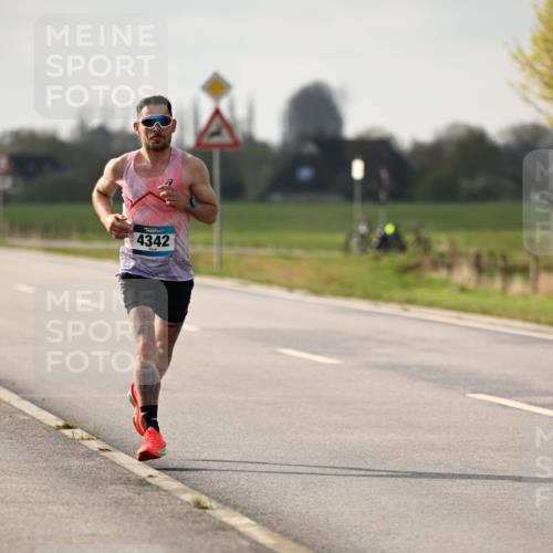 12.04.2026 - 45. Internationalen Wilhelmsburger Insellauf Dr. Thomas Lammeyer http://msf.ph/oto/9438104 12.04.2026 09:46:56 Laufen 4342 meine-sportfotos.de