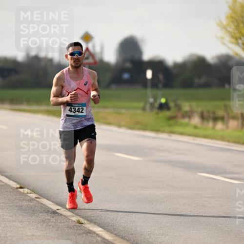 12.04.2026 - 45. Internationalen Wilhelmsburger Insellauf Dr. Thomas Lammeyer http://msf.ph/oto/9438106 12.04.2026 09:46:56 Laufen 4342 meine-sportfotos.de