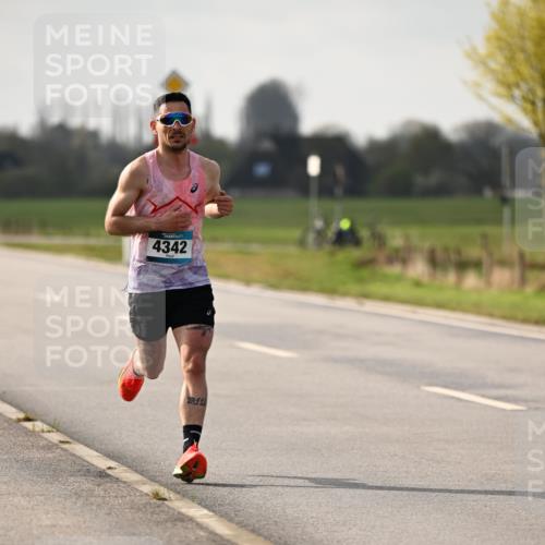 12.04.2026 - 45. Internationalen Wilhelmsburger Insellauf Dr. Thomas Lammeyer http://msf.ph/oto/9438107 12.04.2026 09:46:56 Laufen 4342, 27, 11 meine-sportfotos.de