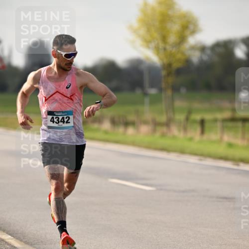 12.04.2026 - 45. Internationalen Wilhelmsburger Insellauf Dr. Thomas Lammeyer http://msf.ph/oto/9438114 12.04.2026 09:46:57 Laufen 4342 meine-sportfotos.de