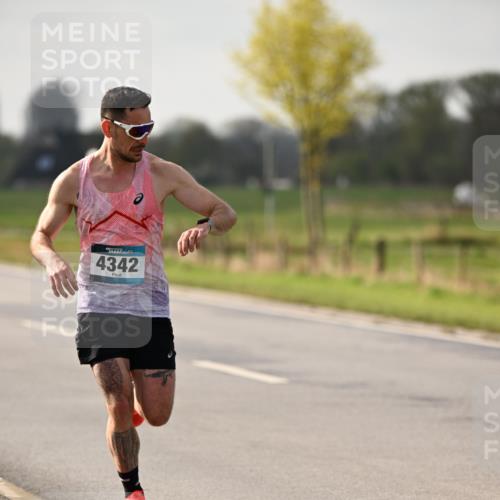 12.04.2026 - 45. Internationalen Wilhelmsburger Insellauf Dr. Thomas Lammeyer http://msf.ph/oto/9438115 12.04.2026 09:46:57 Laufen 4342 meine-sportfotos.de