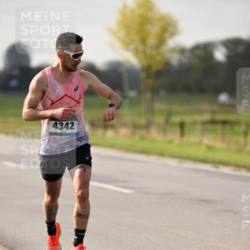12.04.2026 - 45. Internationalen Wilhelmsburger Insellauf Dr. Thomas Lammeyer http://msf.ph/oto/9438116 12.04.2026 09:46:57 Laufen 4342, 27, 11 meine-sportfotos.de