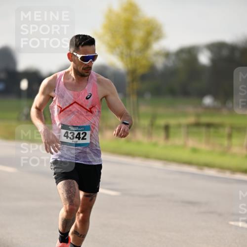 12.04.2026 - 45. Internationalen Wilhelmsburger Insellauf Dr. Thomas Lammeyer http://msf.ph/oto/9438118 12.04.2026 09:46:58 Laufen 45, 4342, 27, 11 meine-sportfotos.de