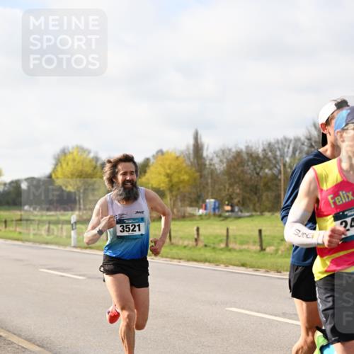 12.04.2026 - 45. Internationalen Wilhelmsburger Insellauf Dr. Thomas Lammeyer http://msf.ph/oto/9438167 12.04.2026 09:47:28 Laufen 7001, 24, 3521 meine-sportfotos.de