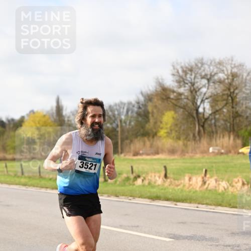 12.04.2026 - 45. Internationalen Wilhelmsburger Insellauf Dr. Thomas Lammeyer http://msf.ph/oto/9438170 12.04.2026 09:47:29 Laufen 700, 3521 meine-sportfotos.de