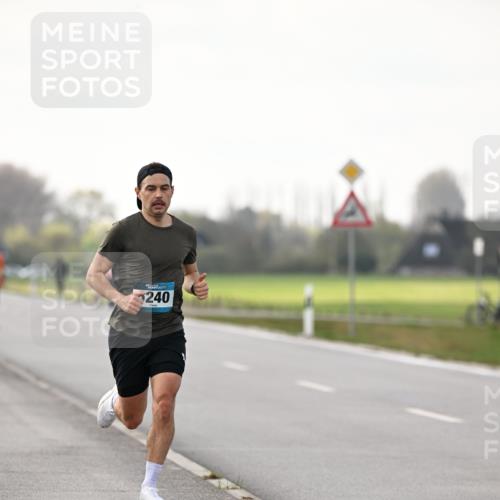 12.04.2026 - 45. Internationalen Wilhelmsburger Insellauf Dr. Thomas Lammeyer http://msf.ph/oto/9438532 12.04.2026 09:52:58 Laufen 240 meine-sportfotos.de