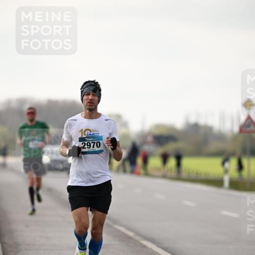 12.04.2026 - 45. Internationalen Wilhelmsburger Insellauf Dr. Thomas Lammeyer http://msf.ph/oto/9438734 12.04.2026 09:55:11 Laufen 10, 4, 2970 meine-sportfotos.de