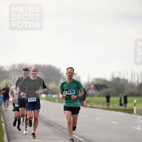 12.04.2026 - 45. Internationalen Wilhelmsburger Insellauf Dr. Thomas Lammeyer http://msf.ph/oto/9438771 12.04.2026 09:55:47 Laufen 5838, 3113 meine-sportfotos.de