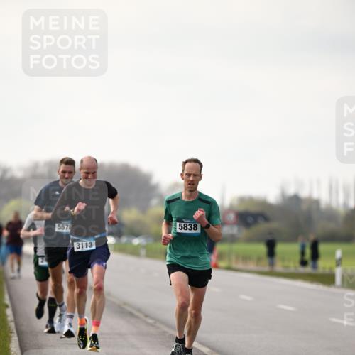 12.04.2026 - 45. Internationalen Wilhelmsburger Insellauf Dr. Thomas Lammeyer http://msf.ph/oto/9438775 12.04.2026 09:55:47 Laufen 5676, 3113, 5838 meine-sportfotos.de