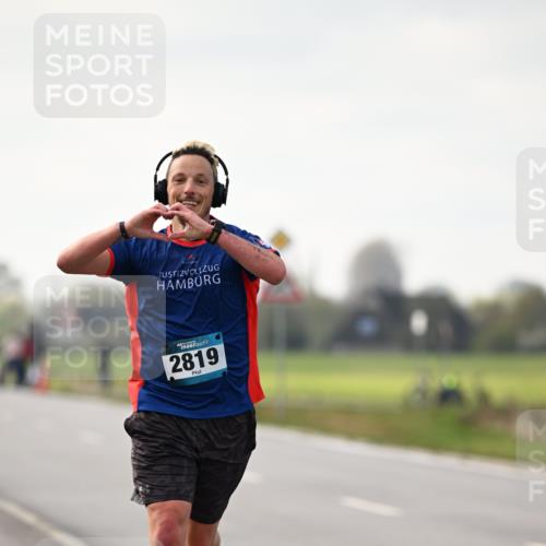 12.04.2026 - 45. Internationalen Wilhelmsburger Insellauf Dr. Thomas Lammeyer http://msf.ph/oto/9438832 12.04.2026 09:56:08 Laufen 4, 2819 meine-sportfotos.de
