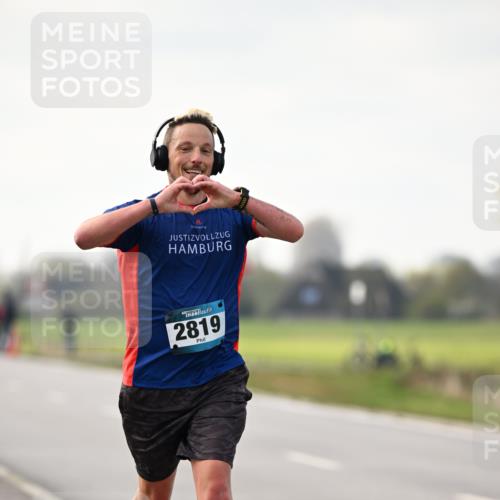12.04.2026 - 45. Internationalen Wilhelmsburger Insellauf Dr. Thomas Lammeyer http://msf.ph/oto/9438834 12.04.2026 09:56:09 Laufen 4, 2819 meine-sportfotos.de