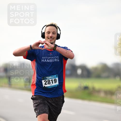 12.04.2026 - 45. Internationalen Wilhelmsburger Insellauf Dr. Thomas Lammeyer http://msf.ph/oto/9438836 12.04.2026 09:56:09 Laufen 2819 meine-sportfotos.de
