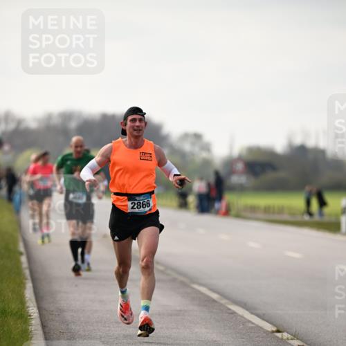 12.04.2026 - 45. Internationalen Wilhelmsburger Insellauf Dr. Thomas Lammeyer http://msf.ph/oto/9438880 12.04.2026 09:56:35 Laufen 2866 meine-sportfotos.de
