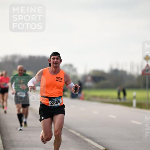 12.04.2026 - 45. Internationalen Wilhelmsburger Insellauf Dr. Thomas Lammeyer http://msf.ph/oto/9438886 12.04.2026 09:56:36 Laufen 2866 meine-sportfotos.de