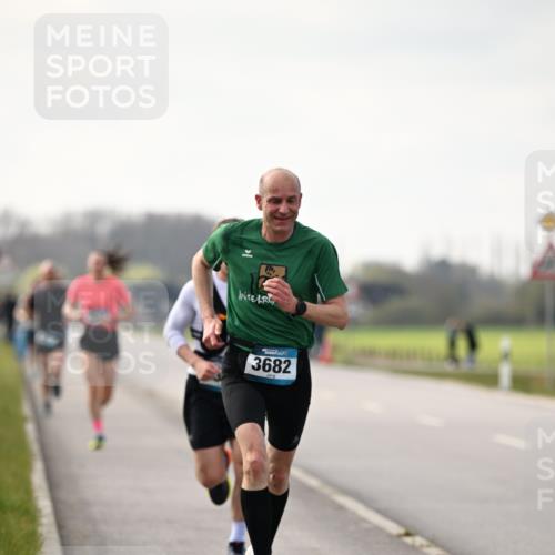 12.04.2026 - 45. Internationalen Wilhelmsburger Insellauf Dr. Thomas Lammeyer http://msf.ph/oto/9438907 12.04.2026 09:56:39 Laufen 3682 meine-sportfotos.de
