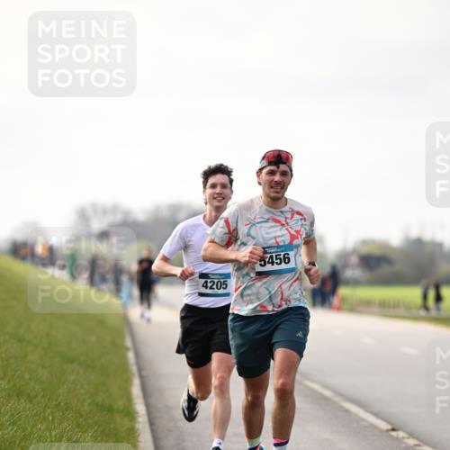 12.04.2026 - 45. Internationalen Wilhelmsburger Insellauf Dr. Thomas Lammeyer http://msf.ph/oto/9438992 12.04.2026 09:56:56 Laufen 4205, 5456 meine-sportfotos.de