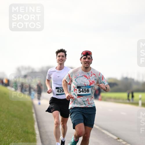 12.04.2026 - 45. Internationalen Wilhelmsburger Insellauf Dr. Thomas Lammeyer http://msf.ph/oto/9438994 12.04.2026 09:56:56 Laufen 420, 5456 meine-sportfotos.de