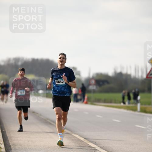 12.04.2026 - 45. Internationalen Wilhelmsburger Insellauf Dr. Thomas Lammeyer http://msf.ph/oto/9439068 12.04.2026 09:57:45 Laufen 2757, 5652 meine-sportfotos.de