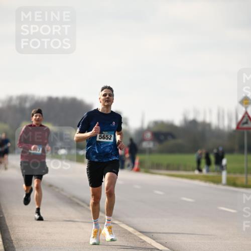 12.04.2026 - 45. Internationalen Wilhelmsburger Insellauf Dr. Thomas Lammeyer http://msf.ph/oto/9439070 12.04.2026 09:57:45 Laufen 5652 meine-sportfotos.de