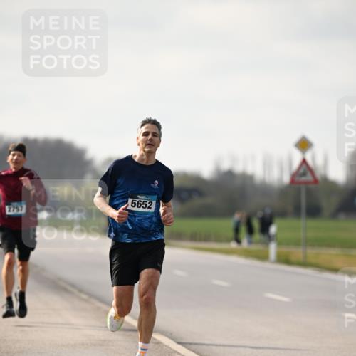 12.04.2026 - 45. Internationalen Wilhelmsburger Insellauf Dr. Thomas Lammeyer http://msf.ph/oto/9439077 12.04.2026 09:57:46 Laufen 5652, 2757 meine-sportfotos.de
