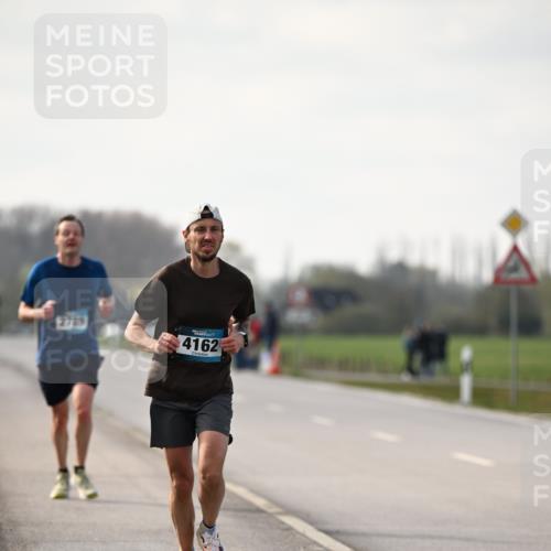 12.04.2026 - 45. Internationalen Wilhelmsburger Insellauf Dr. Thomas Lammeyer http://msf.ph/oto/9439107 12.04.2026 09:58:05 Laufen 2709, 4162 meine-sportfotos.de