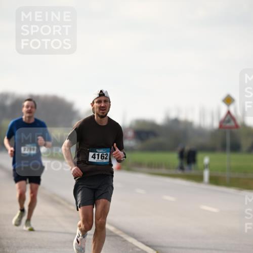 12.04.2026 - 45. Internationalen Wilhelmsburger Insellauf Dr. Thomas Lammeyer http://msf.ph/oto/9439109 12.04.2026 09:58:05 Laufen 2709, 4162 meine-sportfotos.de