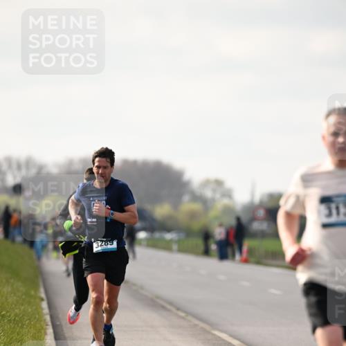 12.04.2026 - 45. Internationalen Wilhelmsburger Insellauf Dr. Thomas Lammeyer http://msf.ph/oto/9439163 12.04.2026 09:58:27 Laufen 2023, 3289, 31 meine-sportfotos.de