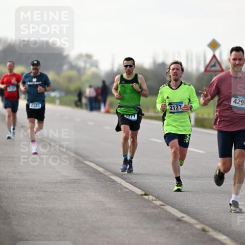 12.04.2026 - 45. Internationalen Wilhelmsburger Insellauf Dr. Thomas Lammeyer http://msf.ph/oto/9439312 12.04.2026 09:59:43 Laufen 2127, 4291 meine-sportfotos.de