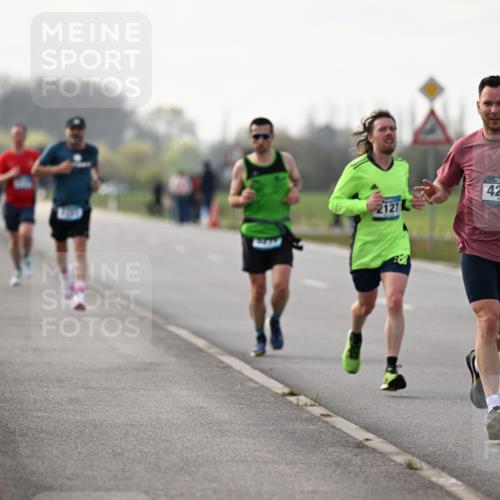12.04.2026 - 45. Internationalen Wilhelmsburger Insellauf Dr. Thomas Lammeyer http://msf.ph/oto/9439314 12.04.2026 09:59:43 Laufen 2127, 4291 meine-sportfotos.de